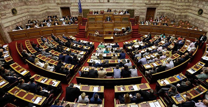 Yunanistan parlamentosunda sahte diploma skandalı