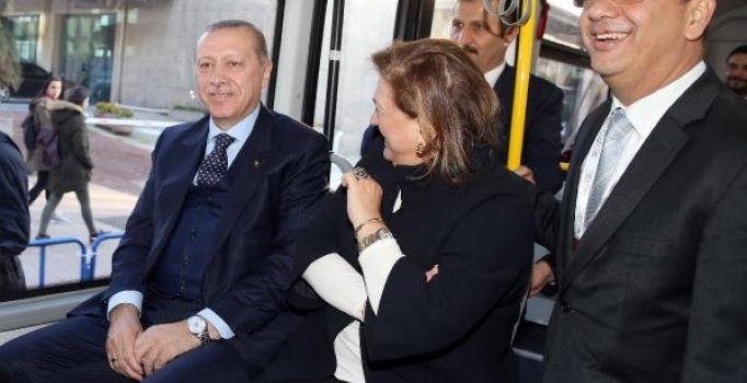 Cumhurbaşkanı Erdoğan elektrikli otobüsle yolculuk etti