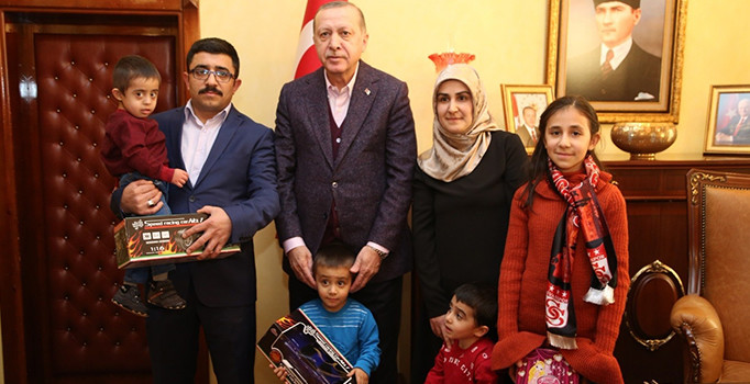 Cumhurbaşkanı Erdoğan minik adaşları ile görüştü