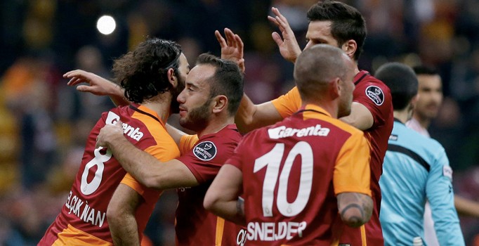 Galatasaray Sivasspor'u sahasında yenerek lige galibiyetle başladı