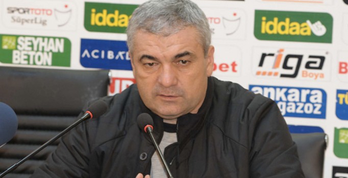 Rıza Çalımbay: Hakemler bilerek yapıyor