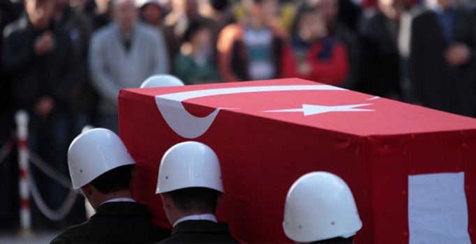 Sur'da şehit düşen uzman çavuş Uğur Şahin'in Kırşehir'deki baba ocağında yas var