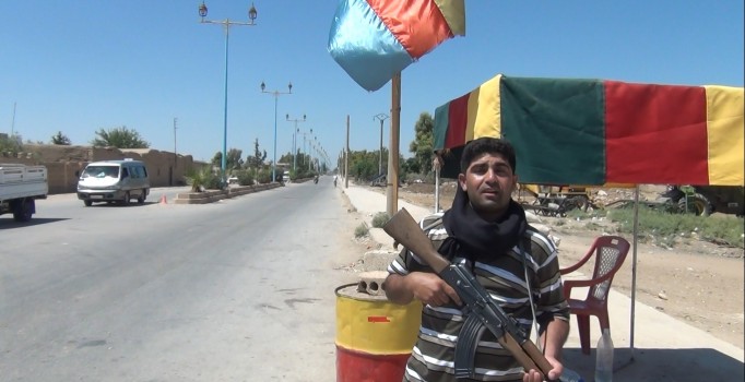 PYD, Afrin'den Türkiye'ye geçişleri yasakladı