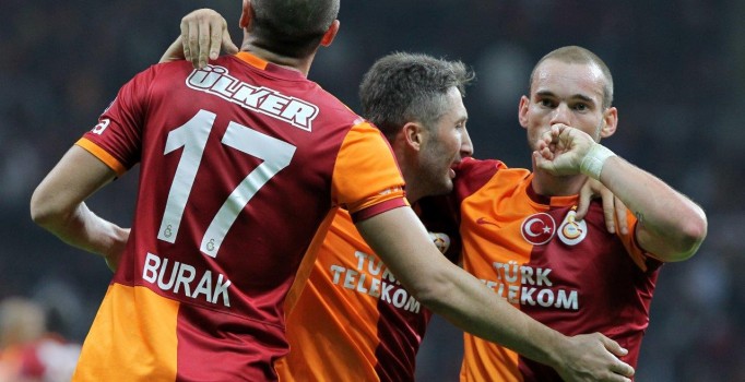 Sabri, asist konusunda Sneijder'i yakaladı