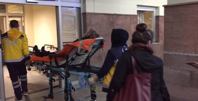 Son dakika! Rize’de onlarca öğrenci zehirlenme şüphesiyle hastaneye kaldırıldı