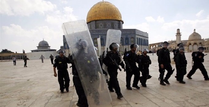 Son dakika! Yahudi yerleşimciler Mescid-i Aksa'yı bastı