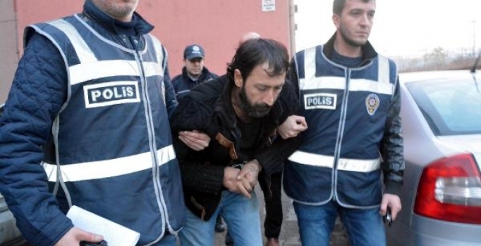 Dayı - yeğen temizliğe gittikleri evde yaşlı adamı öldürdü