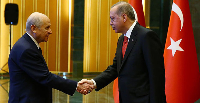 Bahçeli İTT'deki başarısından dolayı Erdoğan'ı tebrik etti