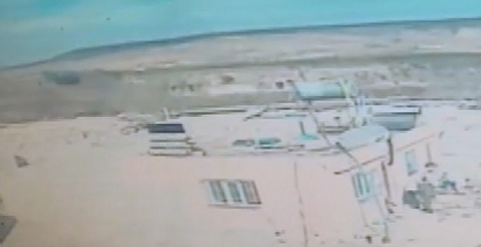 Suriye sınırından Kilis'e düşen roketin düşme anı böyle görüntülendi