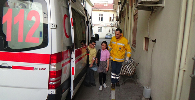 Sakarya’da 8 öğrenci yedikleri yemekten zehirlendi