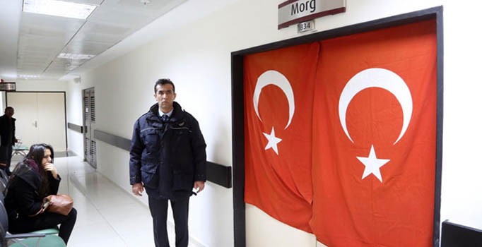 Şehit Mahmut Bilgin'in kız arkadaşı morgun önünden ayrılmadı