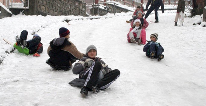 Çorum'da eğitime kar engeli -  Valilik açıkladı: Yarın okullar tatil mi?