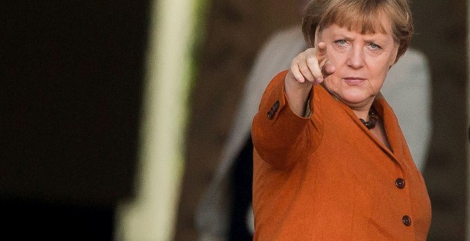 Merkel 1 milyon sığınmacı aldı koltuğu sallanmaya başladı
