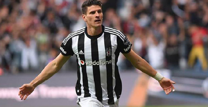 Beşiktaş Mario Gomez için şartları zorlayacak