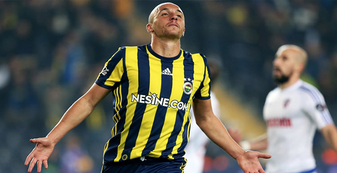 Aatif formayı bırakmıyor