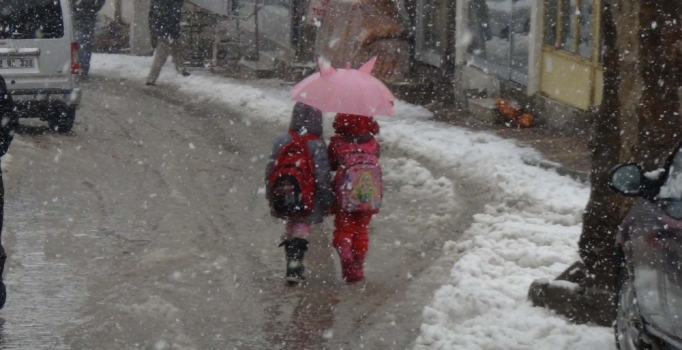 Ankara'da okullar tatil mi? Kar bastırdı valilikten açıklama bekleniyor | Son dakika haber