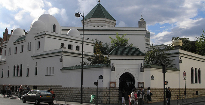 Fransa'da cami kapatıldı