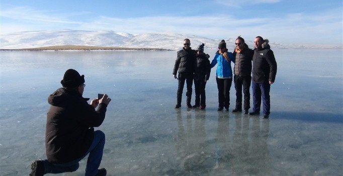 Çıldır Gölü buz tuttu