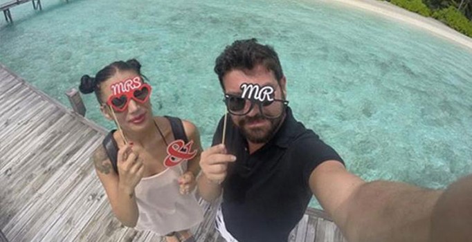 İrem Derici ile Rıza Esendemir boşanıyor mu? Bir tek fotoğrafını bırakmadı