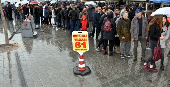 Nimet Abla'da 61 milyon kuyruğu