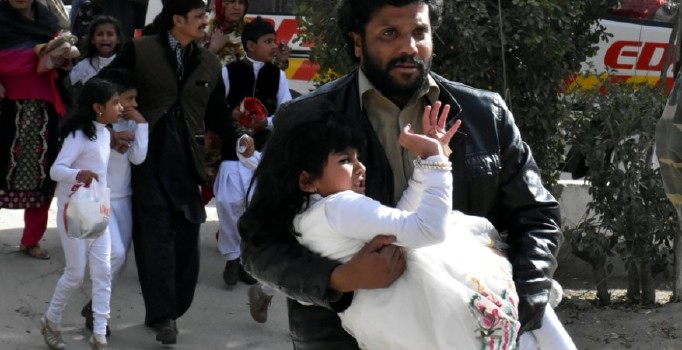 Son dakika! Pakistan'da kiliseye saldırı: 5 ölü