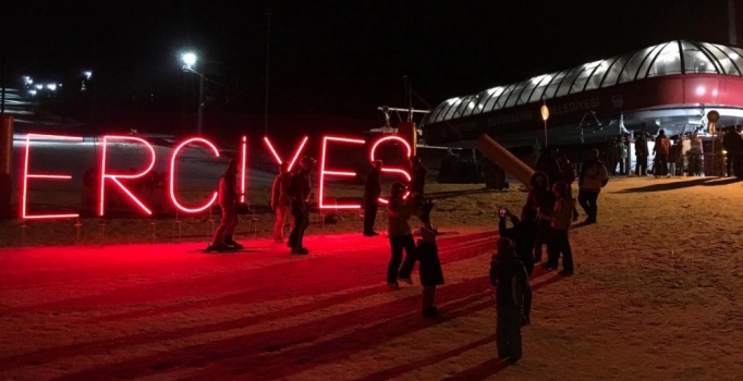 Erciyes'te gece kayağı