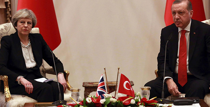 Son dakika! Cumhurbaşkanı Erdoğan İngiltere Başbakanı Theresa May ile görüştü