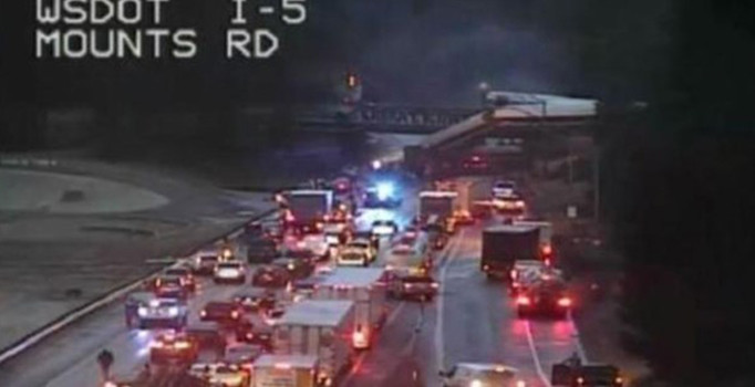 Son dakika! ABD'de yolcu treni raydan çıktı