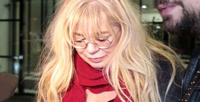 Zerrin Özer'den kötü haber