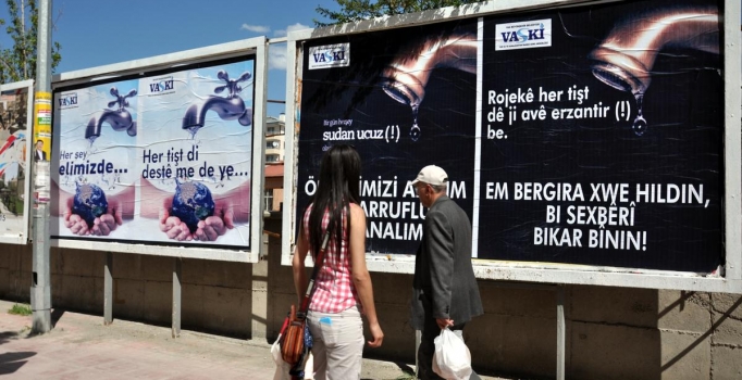 Kanlı afişler mahkeme kararına takıldı