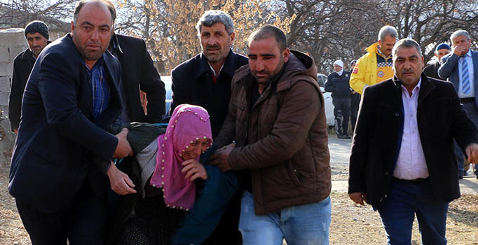 Şehit polisin Erzincan'daki baba evine ateş düştü