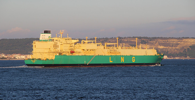 Doğalgaz tankeri Çanakkale Boğazı'ndan geçti