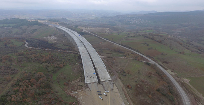 İstanbul-İzmir otobanının Balıkesir etabı havadan görüntülendi