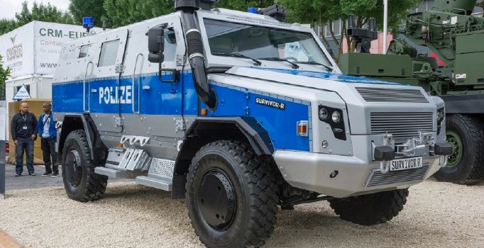 Almanya'da polis panzerlerinde 'Nazi sembolü' tartışması