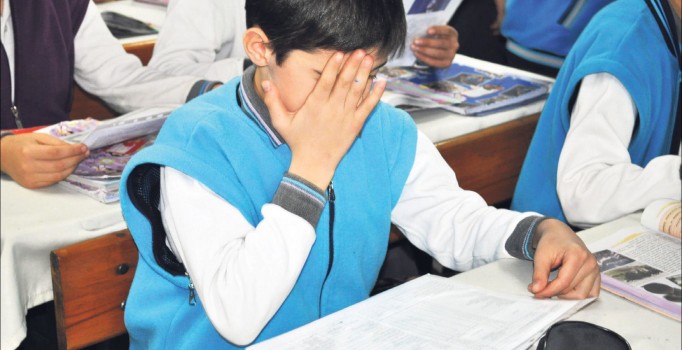 Kötü karneyi eleştirmek değil, çocuğu motive etmek gerek