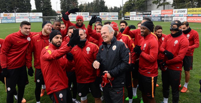 Galatasaraylı futbolculardan kanser hastası Metin Soysal'a büyük jest