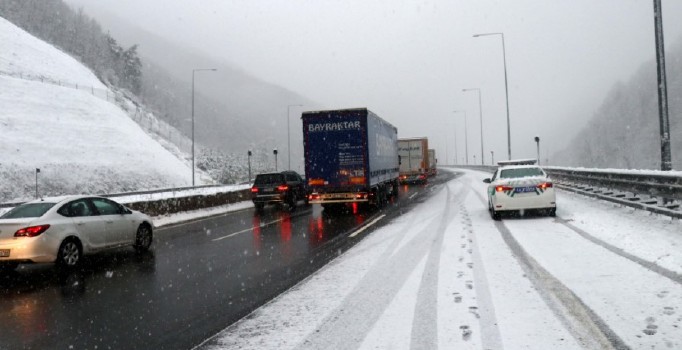 Bolu Dağı'nda yoğun kar yağışı