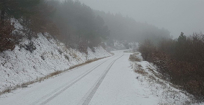 Akdağ'da kar kalınlığı 10 santimetreyi geçti | Kütahya haberleri