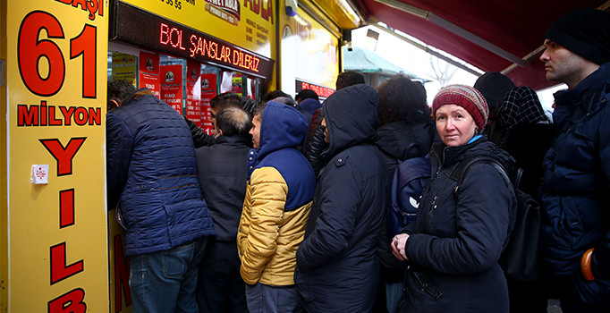 Nimet Abla'da milli piyango kuyruğu