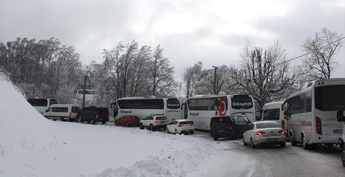 Uludağ'da tatil kabusu: Kilometrelerce kuyruk oluştu