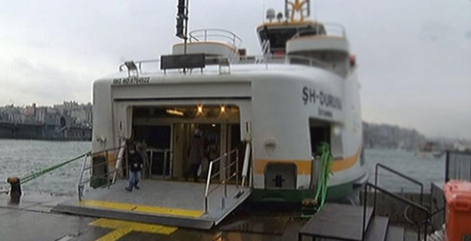 Üsküdar vapurunda can pazarı... Boğulmak üzereyken kurtarıldı