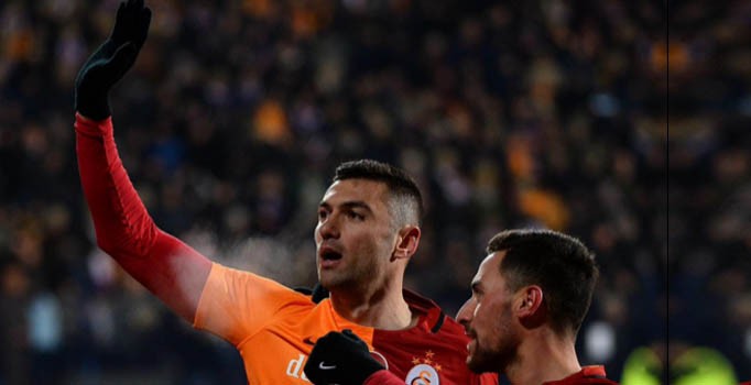 Burak Yılmaz taraftarlara el sallayarak veda etti iddiası