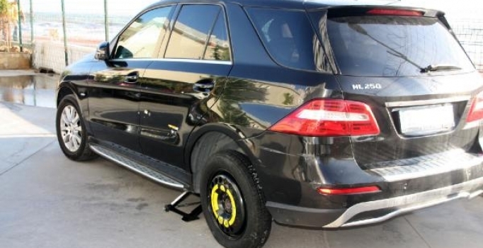 Eski belediye başkanı Macit Özcan'ın aracı kurşunlandı