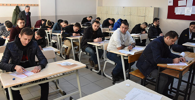 6 bin 277 bekçi adayı yazılı sınavda ter döktü