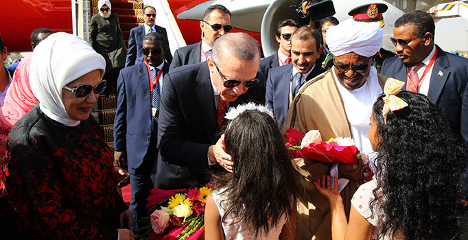 Cumhurbaşkanı Erdoğan Sudan'da böyle karşılandı