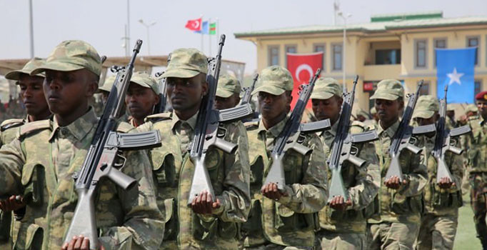 Somali'deki TÜRKSOM ilk mezunlarını verdi