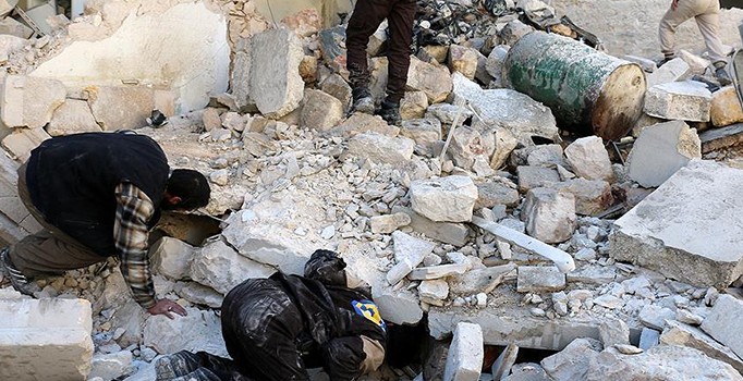 Rus uçakları Suriye köylerini vurdu: 50 sivil hayatını kaybetti