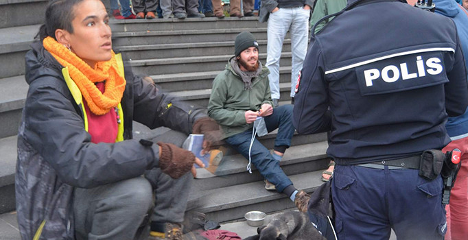 Portekizli turist Mescid-i Aksa maketine yaslandı, Trabzon'da ortalık karıştı