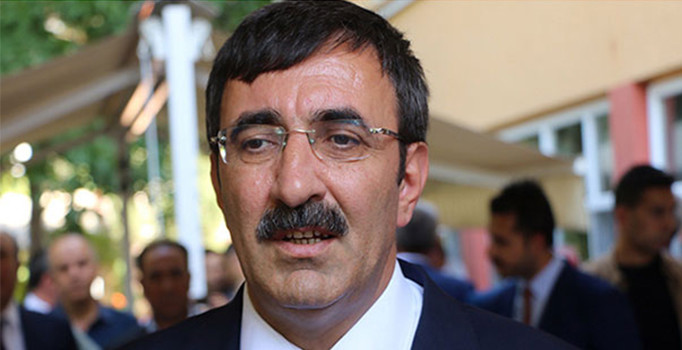 AK Parti'den tartışılan KHK'ya açıklama: Terör bağlantısı olmayan endişelenmesin