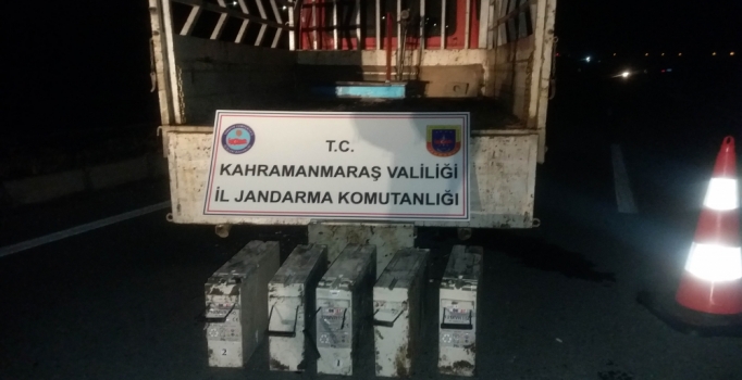 Çalıntı kamyonetle baz istasyonunun akülerini çaldı